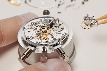 郑州卡地亚表换原装电池